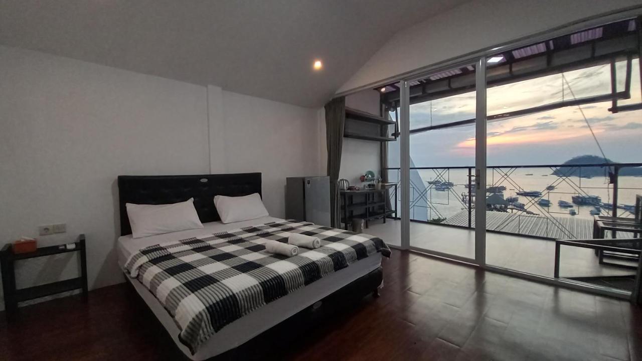 Dc Hotel & Hostel Labuan Bajo Exterior photo