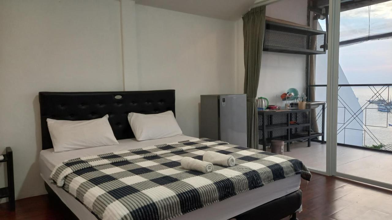 Dc Hotel & Hostel Labuan Bajo Exterior photo