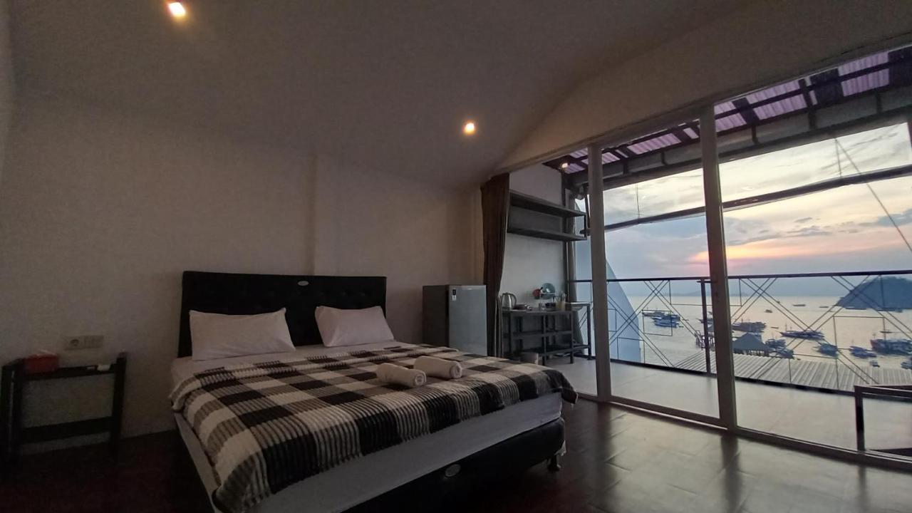 Dc Hotel & Hostel Labuan Bajo Exterior photo