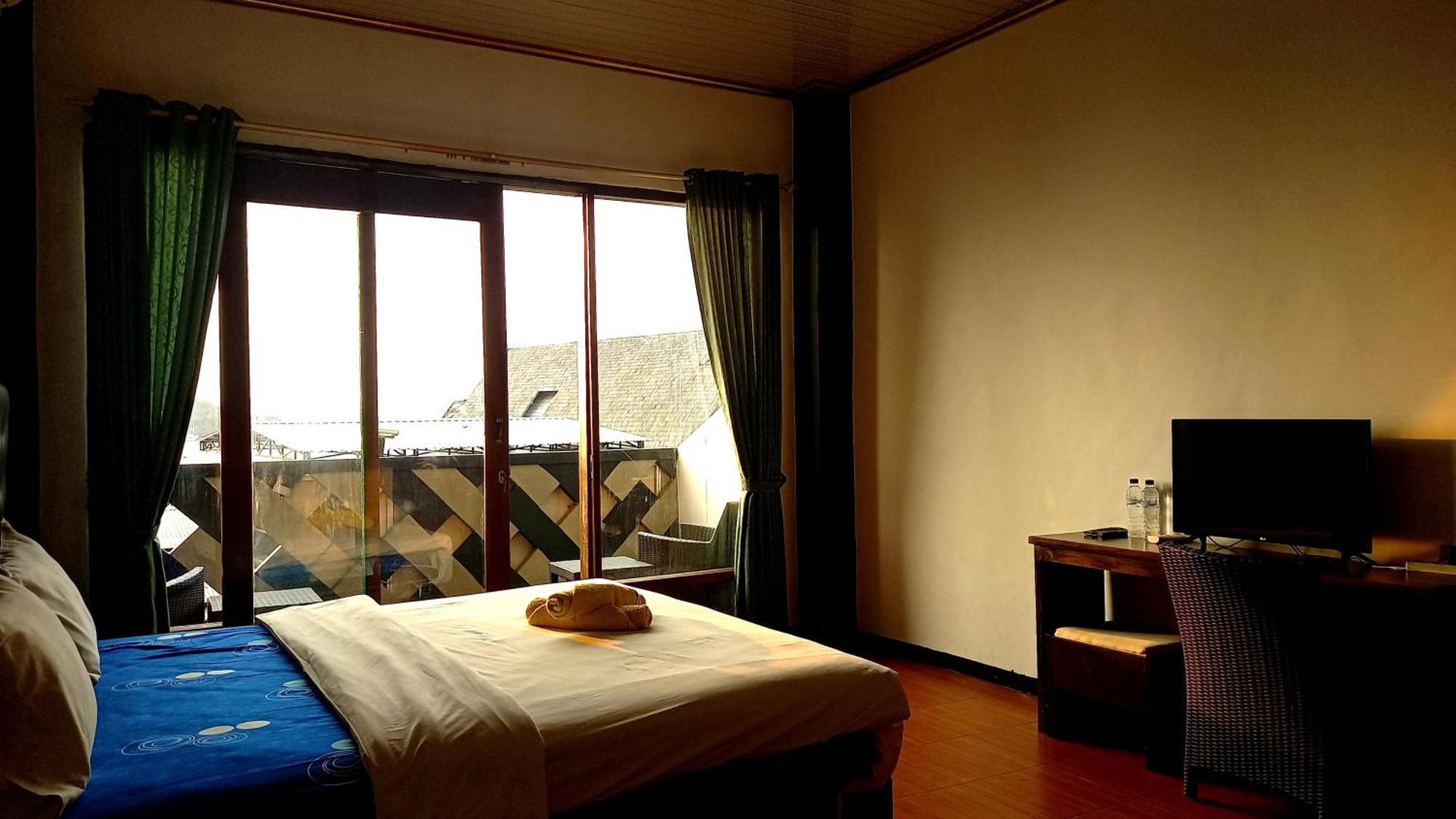 Dc Hotel & Hostel Labuan Bajo Exterior photo